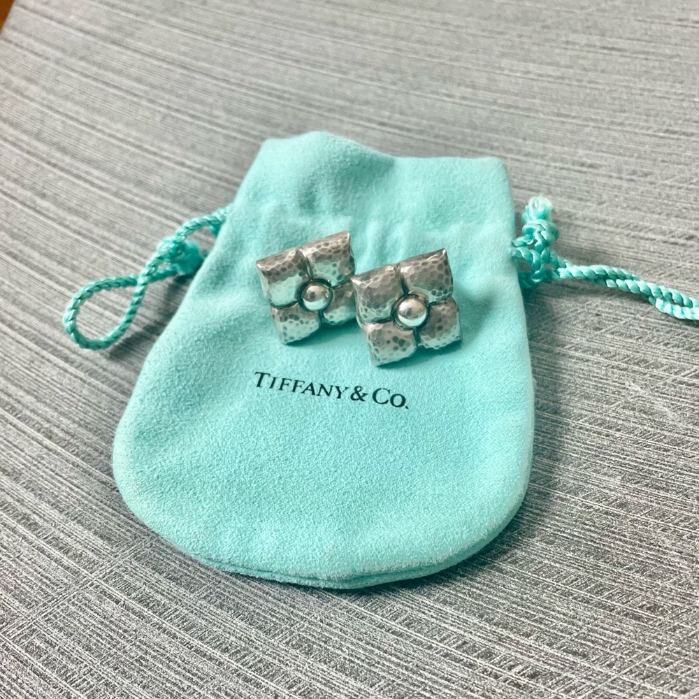 🌟HOST PICK🌟RARE🤍Tiffany & Co. Paloma Picasso Fiori Hammered Flower Earrings